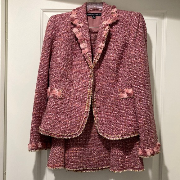 NWT designer pretty tweed suit w/flared bottom; flowered rosette designs-collar - Picture 3 of 6